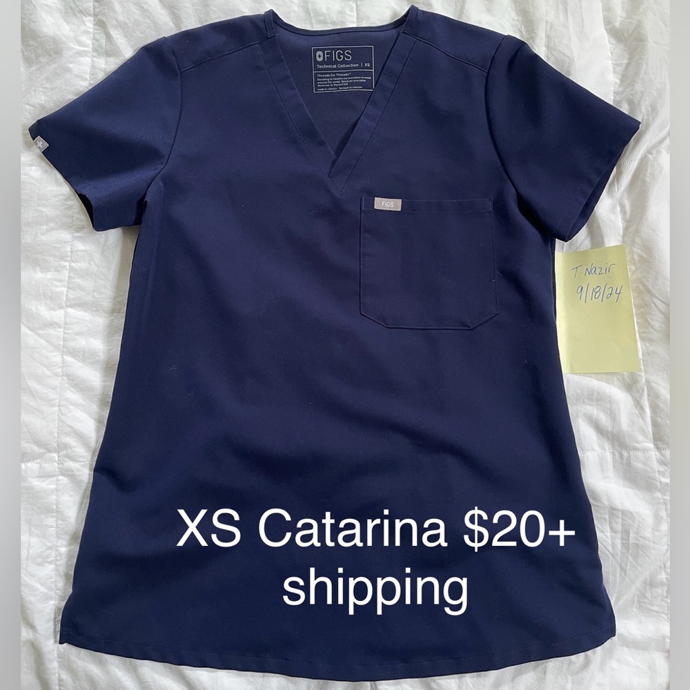 Like New Catarina scrub top